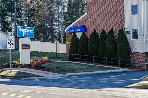 Rodeway Inn State College - near University