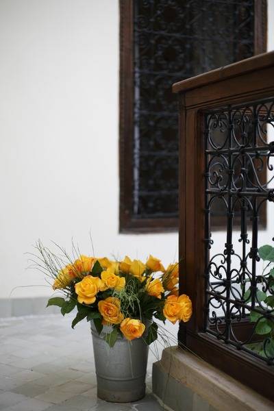 Riad White Flowers