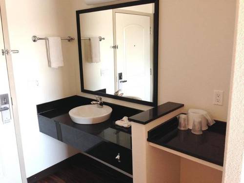 Motel 6 Oceanside Marina