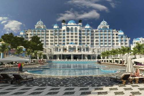 Rubi Platinum Spa Resort & Suites