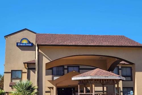 Days Inn by Wyndham Lumberton
