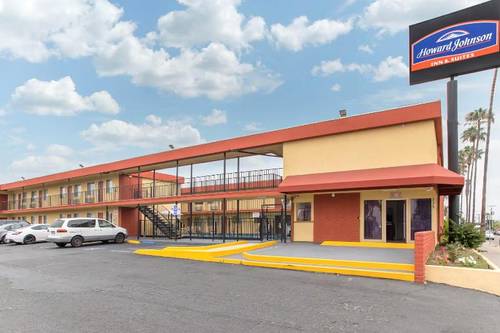 Howard Johnson & Suites by Wyndham Chula Vista