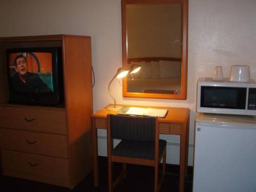 Knights Inn & Suites