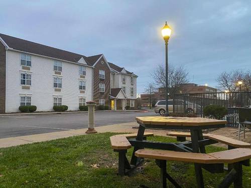 Mainstay Suites Middleburg Heights