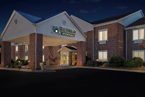 HomeTowne Studios East Lansing–Okemos