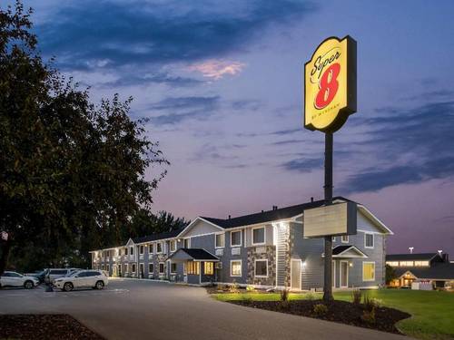 Super 8 by Wyndham Alexandria MN
