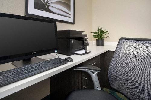Candlewood Suites Charleston - Northwoods