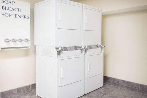 Days Inn by Wyndham Middleburg Heights