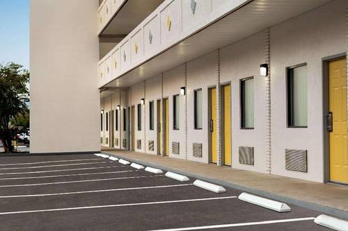 Hotel Bo, Days Inn by Wyndham Chattanooga Downtown