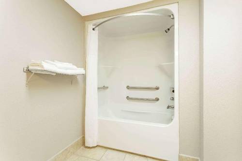 Super 8 by Wyndham Orangeburg