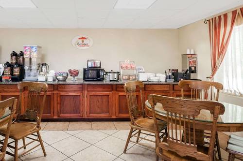 Super 8 by Wyndham Kimball