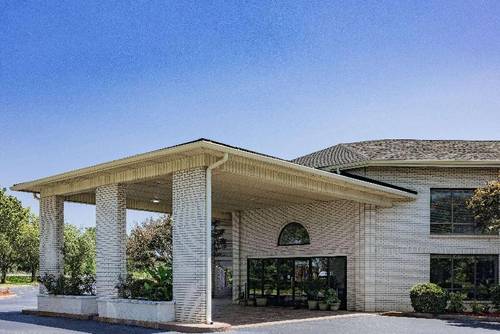 Days Inn by Wyndham Spartanburg Waccamaw