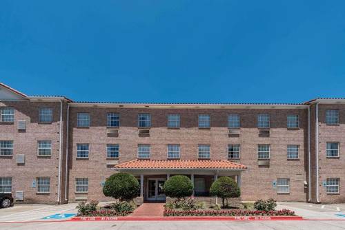 MainStay Suites Addison