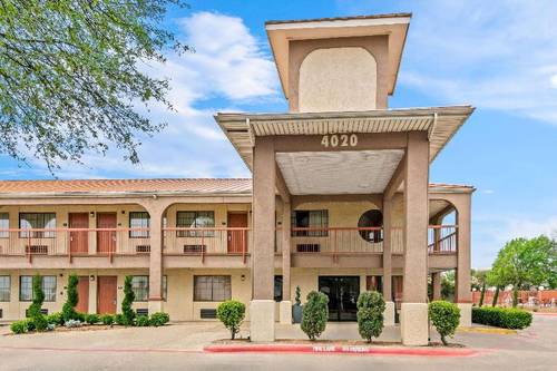 Super 8 by Wyndham Grand Prairie Southwest