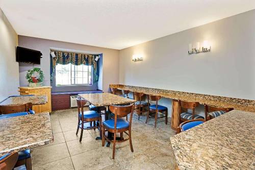 Microtel Inn & Suites By Wyndham Roseville/Detroi