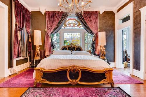 The Holiday Chalet Victorian Bed & Breakfast