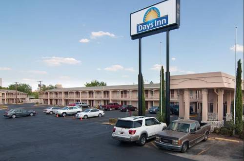 Days Inn by Wyndham Market Center Dallas