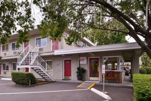 Campus Inn And Suites