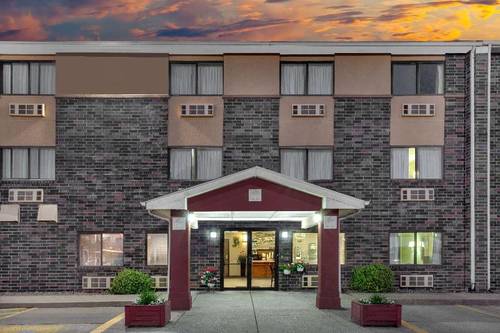 Super 8 by Wyndham Evansville East
