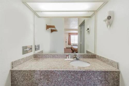 Americas Best Value Inn & Suites-Fort Worth South