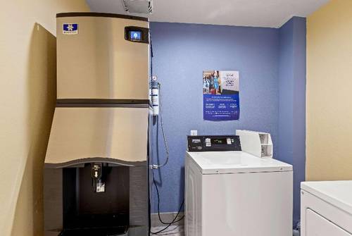 Days Inn & Suites Euless DFW Airport South
