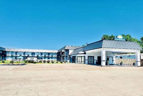 Days Inn by Wyndham Burleson Ft. Worth