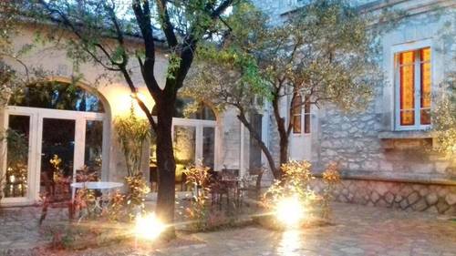 Logis Hotel Residence les Cedres