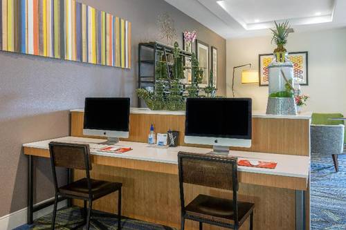 Holiday Inn Express Hotel & Suites Houston-Alvin