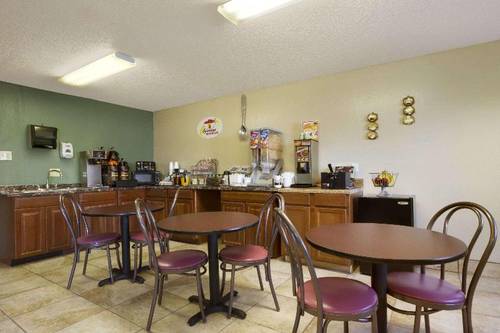 Super 8 by Wyndham Huntsville Alabama