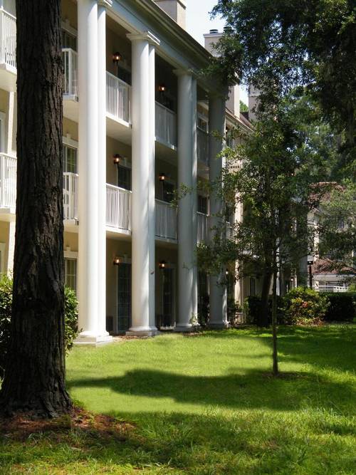 Palmera Inn and Suites
