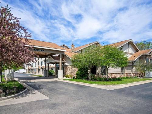 White Pine Inn & Suites