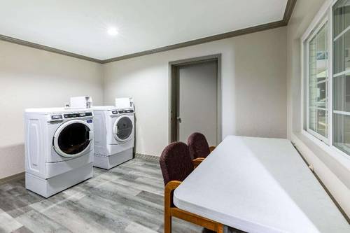 Days Inn by Wyndham Baytown TX