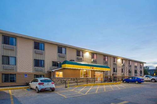 Super 8 by Wyndham Iowa City/Coralville