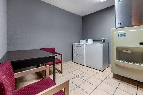 Clarion Pointe Indianapolis Airport