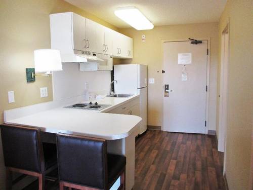 Extended Stay America - Kansas City - Country Club