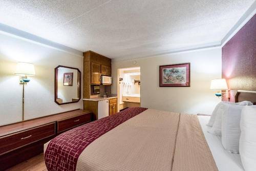 Red Roof Inn & Suites Clinton