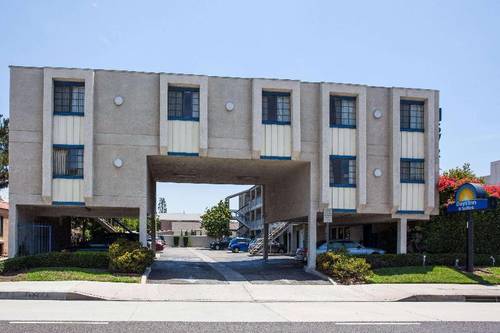 Days Inn by Wyndham Orange Anaheim