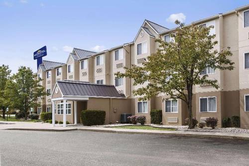 Microtel Inn & Suites By Wyndham Louisville East
