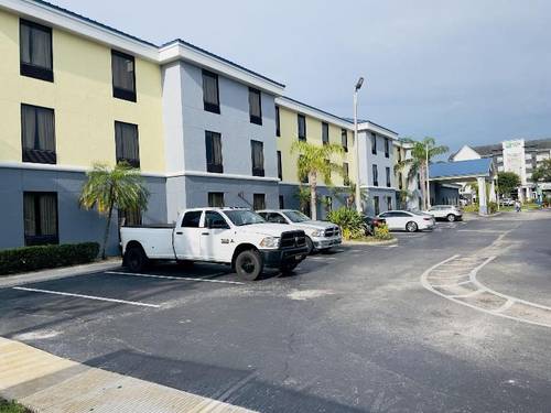 Days Inn & Suites by Wyndham Lakeland
