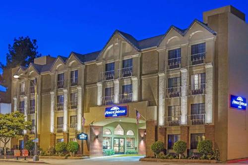 Howard Johnson by Wyndham Pasadena