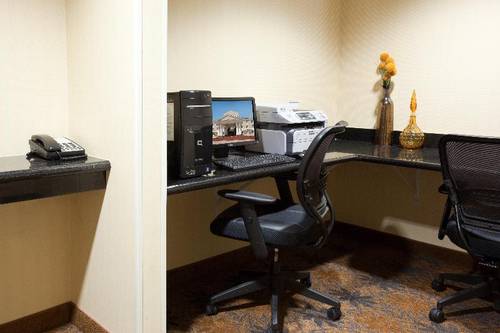 Holiday Inn Express Hotel & Suites Lamar