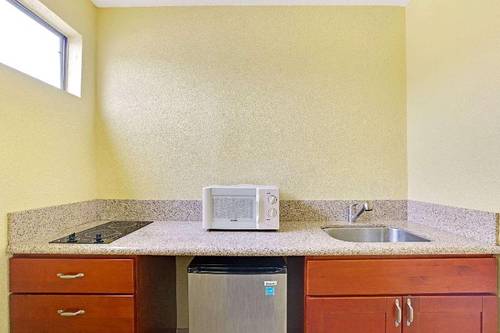 Torrance Inn & Suites