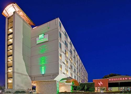 Holiday Inn Manhattan at The Campus
