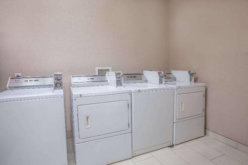 Super 8 by Wyndham Mansfield LA