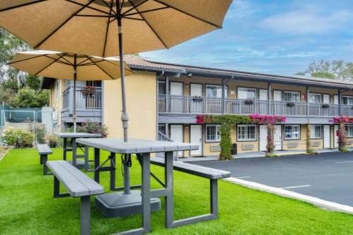 Aura Inn Monterey