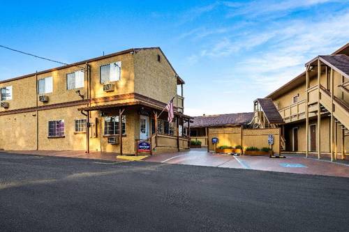 Howard Johnson by Wyndham Santa Cruz Beach Boardwk