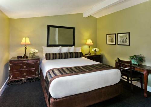 Sea Breeze Inn & Logde