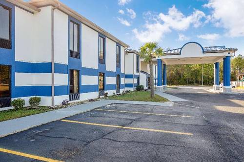 Deluxe Inn Moss Point