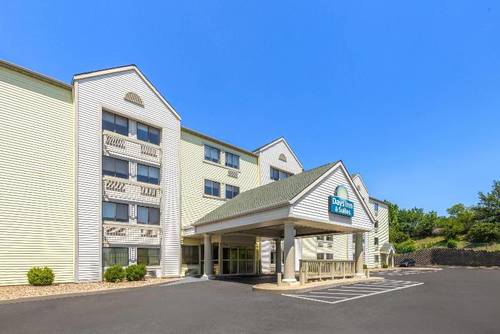Days Inn & Suites by Wyndham Kansas City South