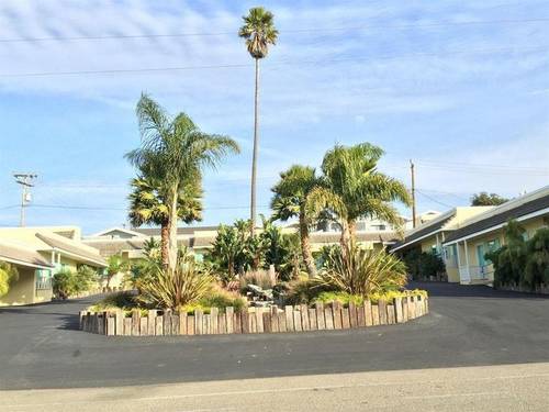 Beach Bungalows Inn & Suites